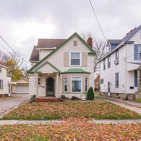 Lakeside Home In Lorain Bagian luar foto