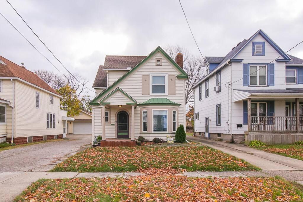 Lakeside Home In Lorain Bagian luar foto